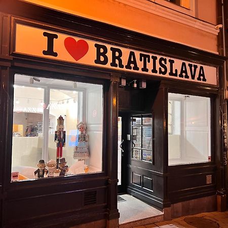 Netradicny Apartman V Centre Bratislava Exterior photo