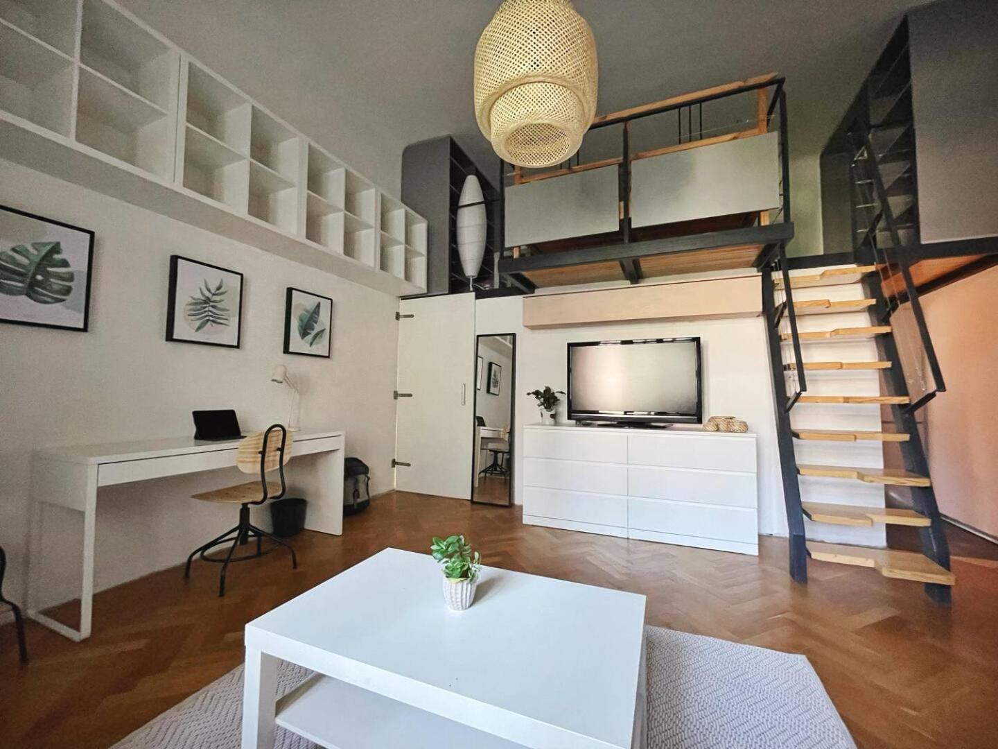 Netradicny Apartman V Centre Bratislava Exterior photo